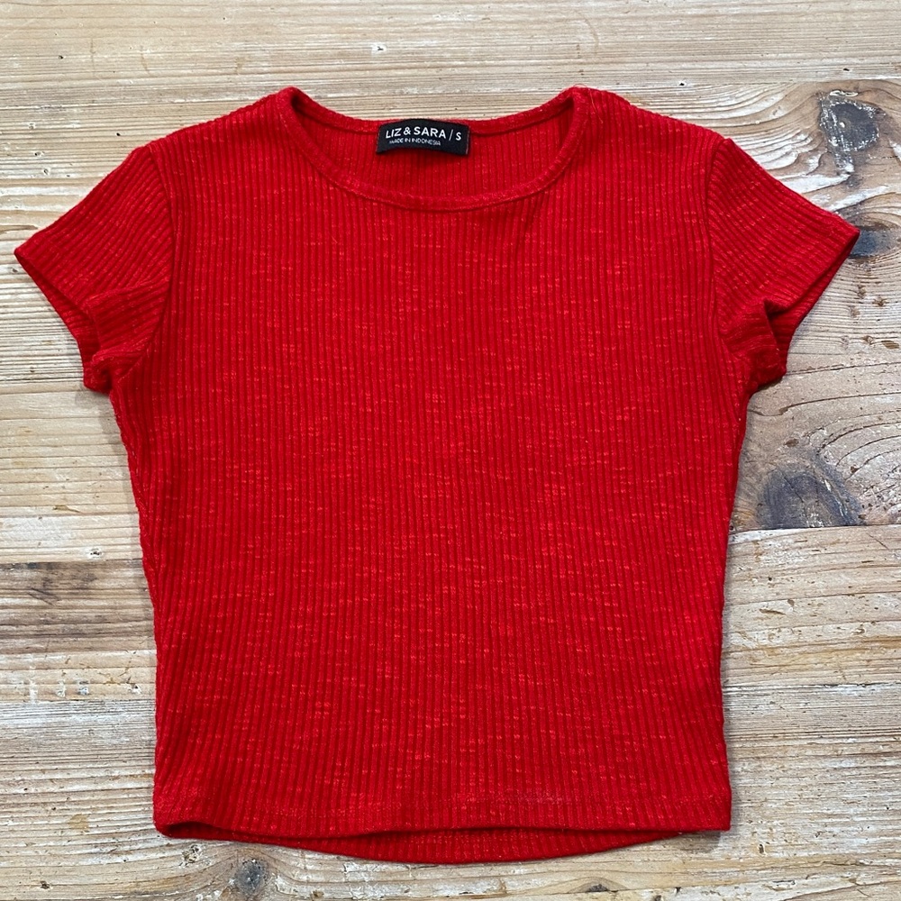 Lee & Sara Red Ribbed Short Sleeve Top